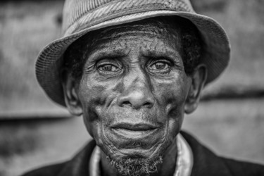 Fotografie mit dem Titel "Portrait rwandais" von Daniel Roblin, Original-Kunstwerk, Digitale Fotografie