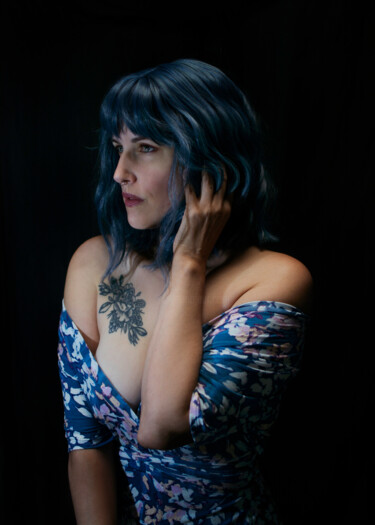 摄影 标题为“Lady in Blue 2” 由Danielle Yvonne, 原创艺术品, 数码摄影