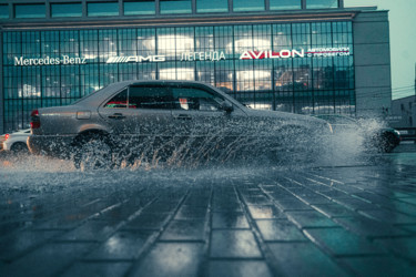 Фотография под названием "MOSCOW Rain" - Daniil Ivanov, Подлинное произведение искусства, Манипулированная фотография