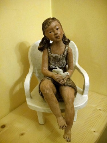 Sculpture titled "lili et l'oiseau" by Danielle Benotto, Original Artwork, Terra cotta