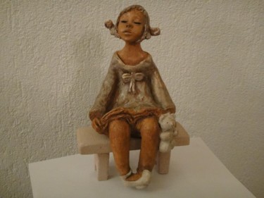 Sculpture titled "Lili et la peluche" by Danielle Benotto, Original Artwork, Terra cotta