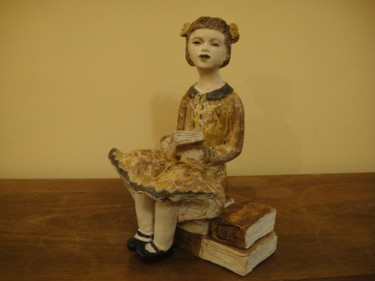 Sculpture titled "La petite lectrice…" by Danielle Benotto, Original Artwork