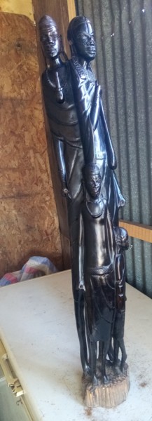 Escultura intitulada "Ebony maasai couple…" por Obed Omwange, Obras de arte originais, Madeira