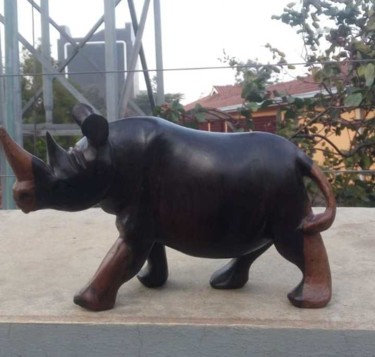 "Rosewood Rhino small" başlıklı Heykel Obed Omwange tarafından, Orijinal sanat, Ahşap