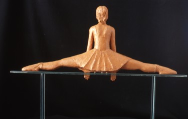 Skulptur mit dem Titel "Movimento di Danza" von Vincenzo De Filippis, Original-Kunstwerk, Terra cotta