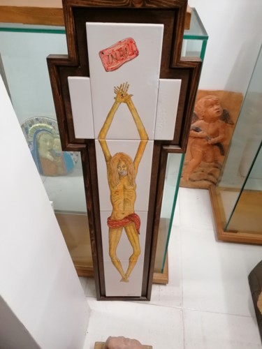 Sculpture intitulée "Cristo" par Vincenzo De Filippis, Œuvre d'art originale, Céramique Monté sur Autre panneau rigide