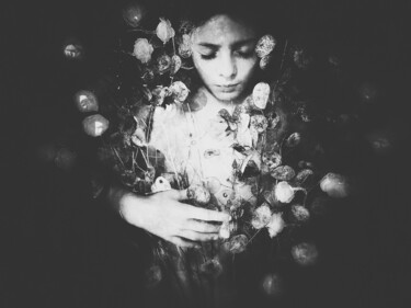 Фотография под названием "All Hallows Eve B&W" - Delphine Margau, Подлинное произведение искусства, Цифровая фотография