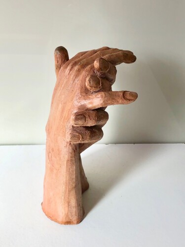 Sculptuur getiteld "mains entremêlées p…" door Denis Thebaudeau, Origineel Kunstwerk, Terra cotta