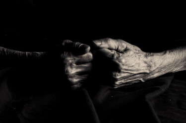Photographie intitulée "Les poings" par Didier Bloch, Œuvre d'art originale, Photographie numérique