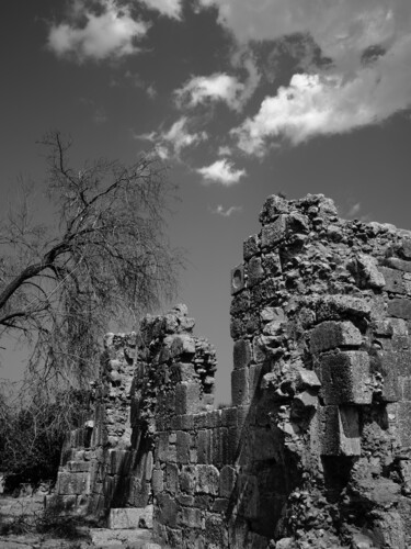 Fotografie mit dem Titel "Zaraka abbey" von Dimitrios Paterakis, Original-Kunstwerk, Digitale Fotografie
