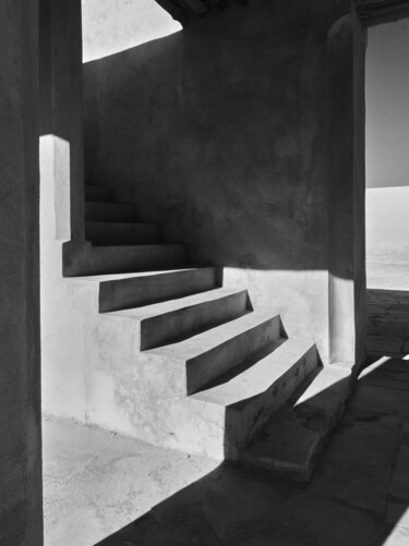 Fotografia intitolato "Shadows on the steps" da Dimitrios Paterakis, Opera d'arte originale, Fotografia digitale