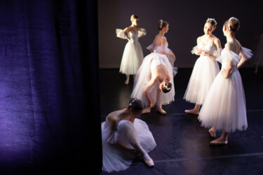 Fotografie getiteld "Girls ballerinas be…" door Dmitrii Kiselev, Origineel Kunstwerk, Digitale fotografie