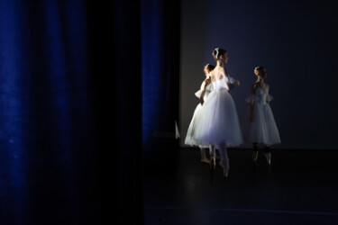 摄影 标题为“Ballerinas are wait…” 由Dmitrii Kiselev, 原创艺术品, 数码摄影