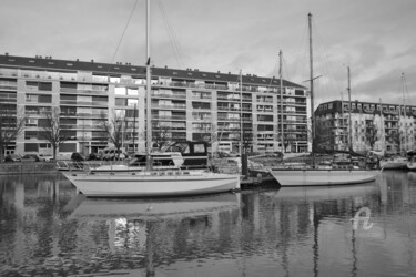 Photographie intitulée "3287 Port de Caen" par Dominique Goujard, Œuvre d'art originale, Photographie numérique