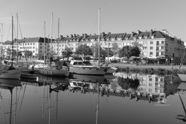 Photographie intitulée "6069 port de Caen" par Dominique Goujard, Œuvre d'art originale, Photographie numérique