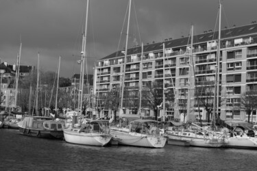 Photographie intitulée "7413 Port de Caen" par Dominique Goujard, Œuvre d'art originale, Photographie numérique