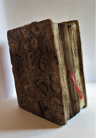 Sculpture titled "Le vieux livre" by Dominique Jolivet, Original Artwork, Ceramics