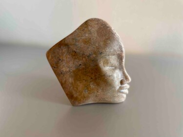 Scultura intitolato "Visage de femme" da Edith Bk, Opera d'arte originale, Pietra