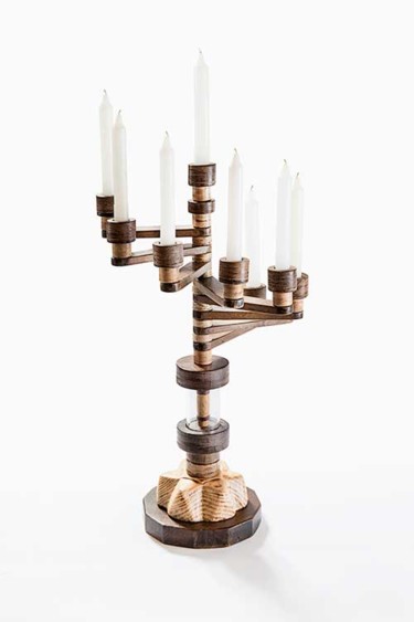 Skulptur mit dem Titel "lampada chanukkah" von L'Uomo Del Legno, Original-Kunstwerk, Holz