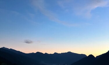 Fotografia intitolato "Mountains at Dusk" da Elena R, Opera d'arte originale, Fotografia non manipolata