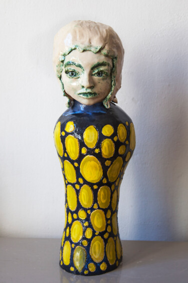 Skulptur mit dem Titel "Rosemary" von Elena Uljancic, Original-Kunstwerk, Keramik
