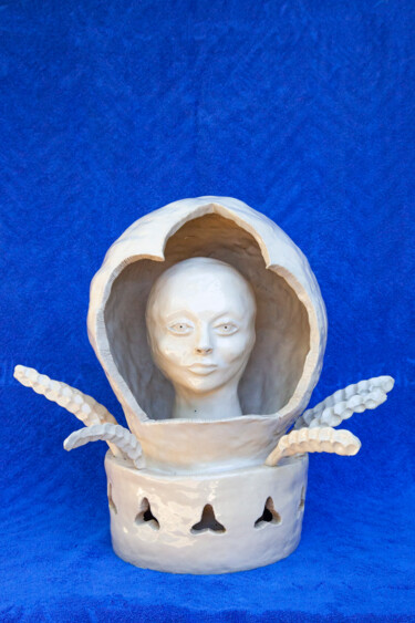Skulptur mit dem Titel "Gothic" von Elena Uljancic, Original-Kunstwerk, Keramik