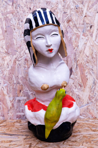 Sculptuur getiteld "Geisha with a bird" door Elena Uljancic, Origineel Kunstwerk, Keramiek