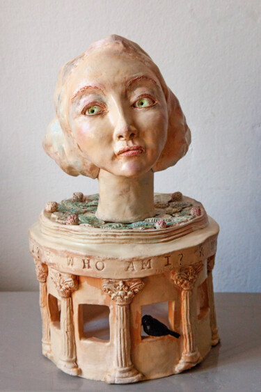 Skulptur mit dem Titel "Who Am I?" von Elena Uljancic, Original-Kunstwerk, Keramik