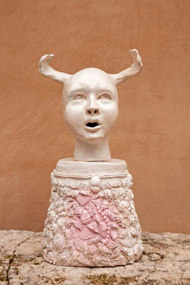 Rzeźba zatytułowany „Lily” autorstwa Elena Uljancic, Oryginalna praca, Ceramika