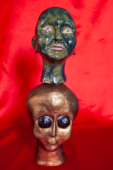 Skulptur mit dem Titel "E. T." von Elena Uljancic, Original-Kunstwerk, Keramik