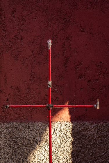 Photographie intitulée "rouges robinets.jpg" par Elisabeth Laplante, Œuvre d'art originale, Photographie numérique