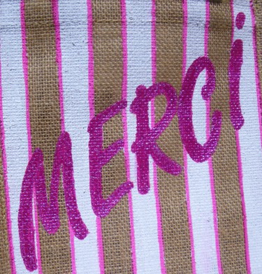 Arte textil titulada "Pink Merci #artists…" por Nora Leynadier, Obra de arte original, Accesorios