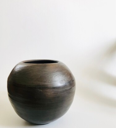 Skulptur mit dem Titel "SPHERE (Black Potte…" von Erdem Aybar, Original-Kunstwerk, Keramik