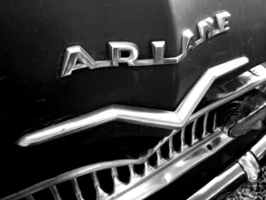 Fotografie mit dem Titel "Simca Ariane" von Eric L Vadé, Original-Kunstwerk, Digitale Fotografie