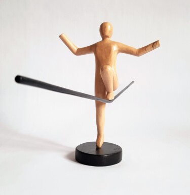 Scultura intitolato "équilibriste" da Fabien Bochard, Opera d'arte originale, Legno