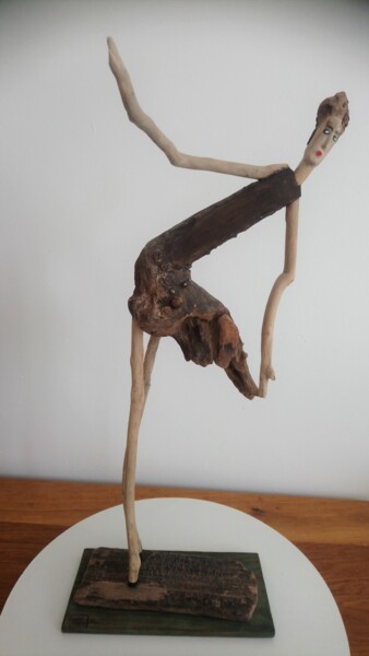 Escultura titulada "En équilibre" por Fanny Libel, Obra de arte original, Madera