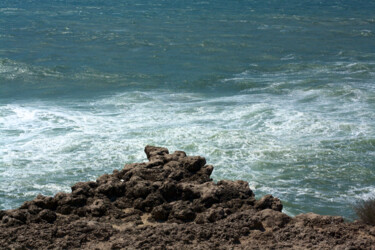 Photographie intitulée "Clif at Azenhas do…" par Fatima Fernandes, Œuvre d'art originale, Photographie numérique