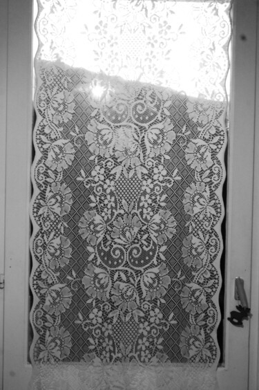 Fotografia zatytułowany „Lace curtain” autorstwa Fatima Fernandes, Oryginalna praca, Fotografia cyfrowa