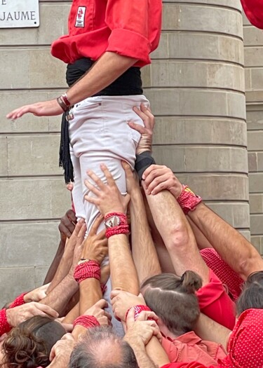 Fotografia intitulada "castellers ( bruit…" por Flore Emma Beleva, Obras de arte originais, Fotografia digital