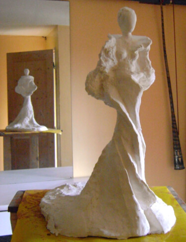Скульптура под названием "femme" - Florence Marion, Подлинное произведение искусства, Гипс