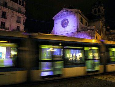 Photographie intitulée "Le tram le soir" par Florence Pouget-Landrieu, Œuvre d'art originale, Photographie numérique