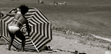 Fotografia zatytułowany „la femme au parasol” autorstwa François Carage, Oryginalna praca, Fotografia nie manipulowana
