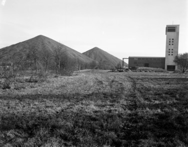 Photographie intitulée "Loos en Gohelle" par Frédéric Duchesnay, Œuvre d'art originale, Photographie argentique