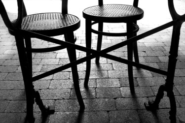 Photographie intitulée "Les chaises" par Gabriel Cotelle, Œuvre d'art originale, Photographie numérique