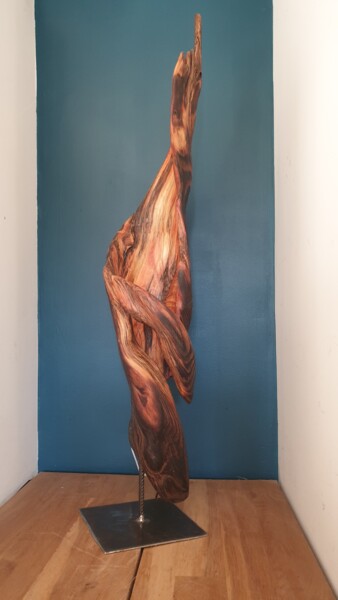 Скульптура под названием "La flamme" - Gaël Maryn, Подлинное произведение искусства, Дерево