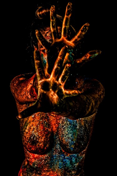 Fotografie mit dem Titel "Behind these hands" von Gelu Stanculescu, Original-Kunstwerk, Digitale Fotografie