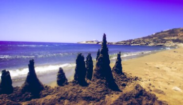 Fotografie mit dem Titel "Castles in the sand" von Georgios Lemonis, Original-Kunstwerk, Nicht bearbeitete Fotografie