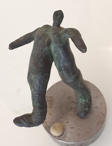 Sculpture titled "Le footballeur" by Gérard Cyne, Original Artwork, Bronze