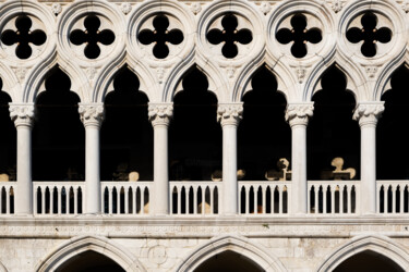 Фотография под названием "Venice columns" - Gilliard Bressan, Подлинное произведение искусства, Цифровая фотография