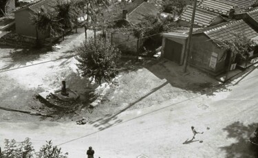 Photography titled "La bambina con la p…" by Giuseppe Persia, Original Artwork, Analog photography Mounted on Aluminium